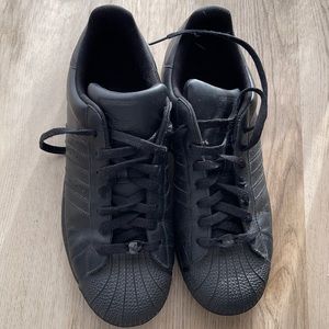 Adidas shell toe original-black on black men’s 10